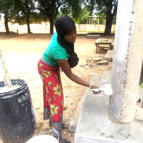 AJF en formation en peinture batiment à Ségbana